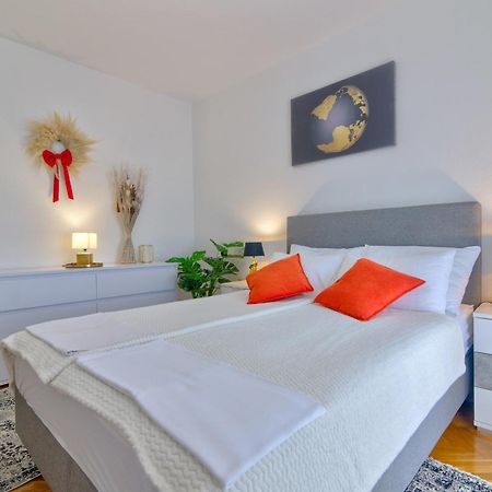 Apartments Maria Сень Экстерьер фото