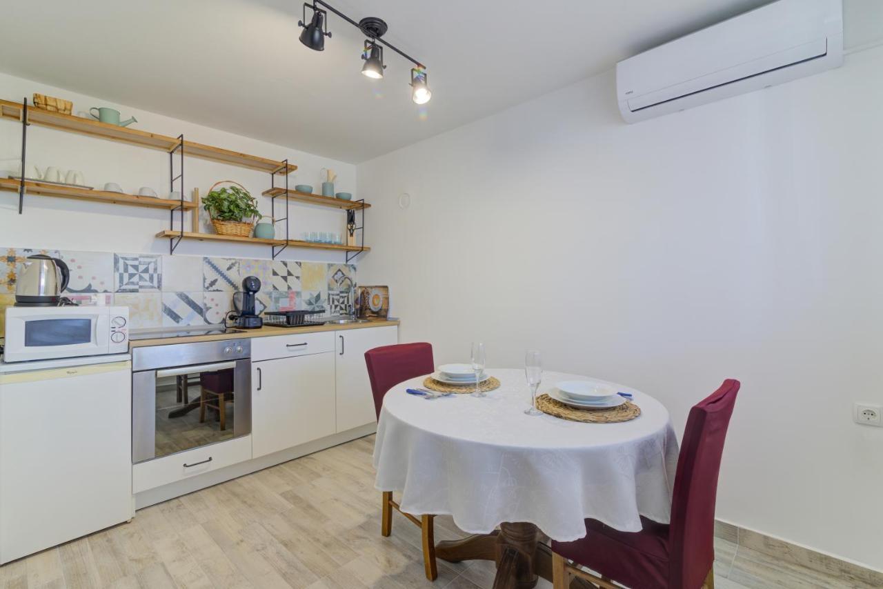 Apartments Maria Сень Экстерьер фото