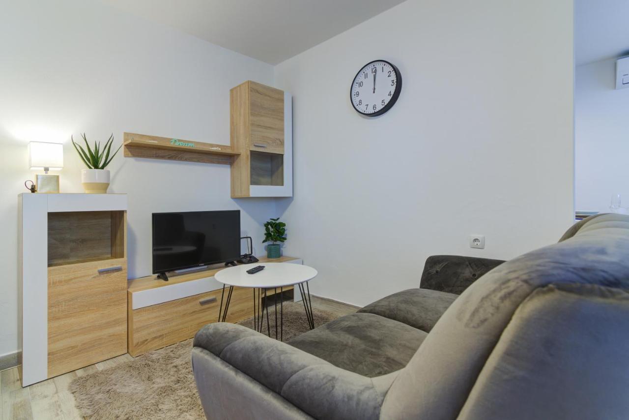 Apartments Maria Сень Экстерьер фото