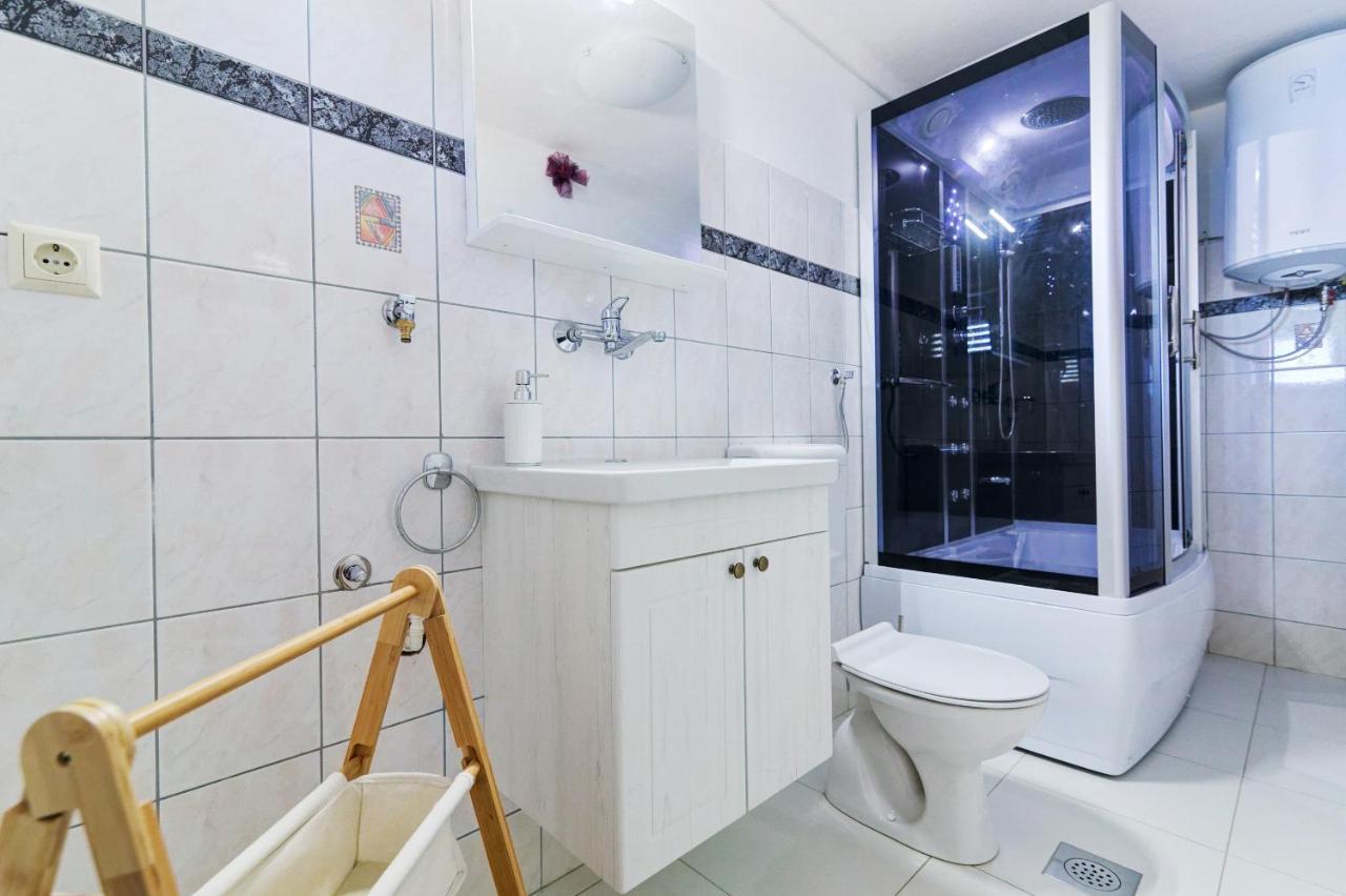 Apartments Maria Сень Экстерьер фото