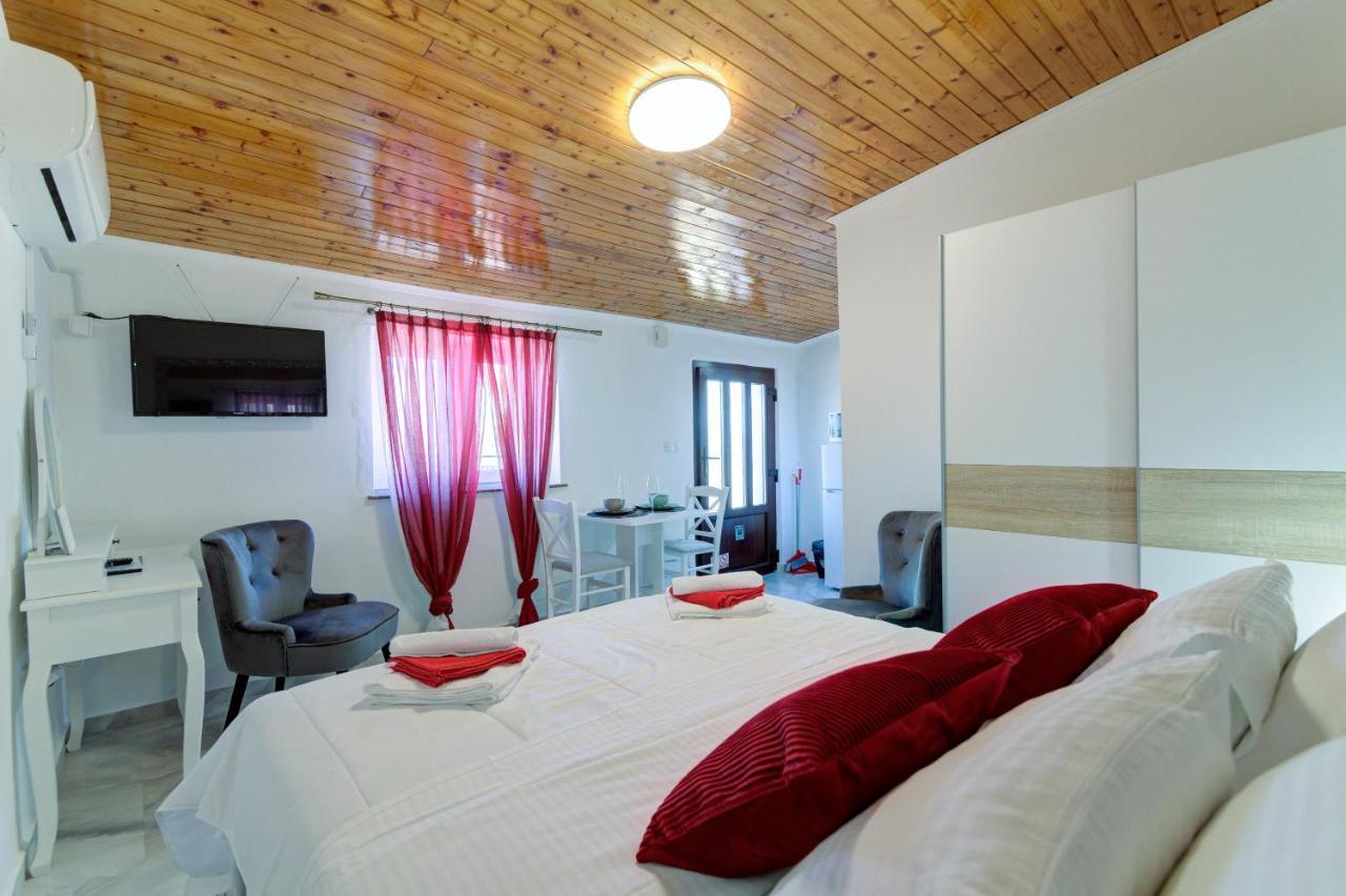 Apartments Maria Сень Экстерьер фото