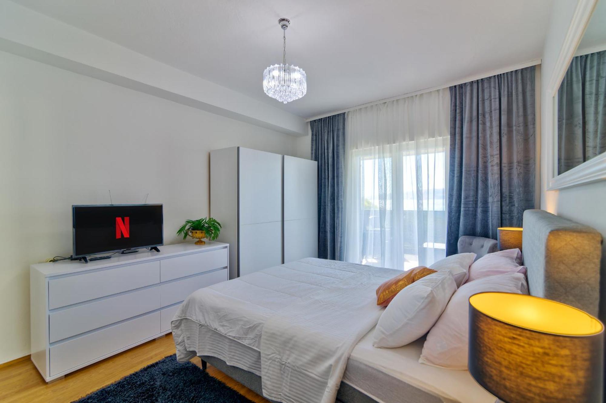 Apartments Maria Сень Экстерьер фото