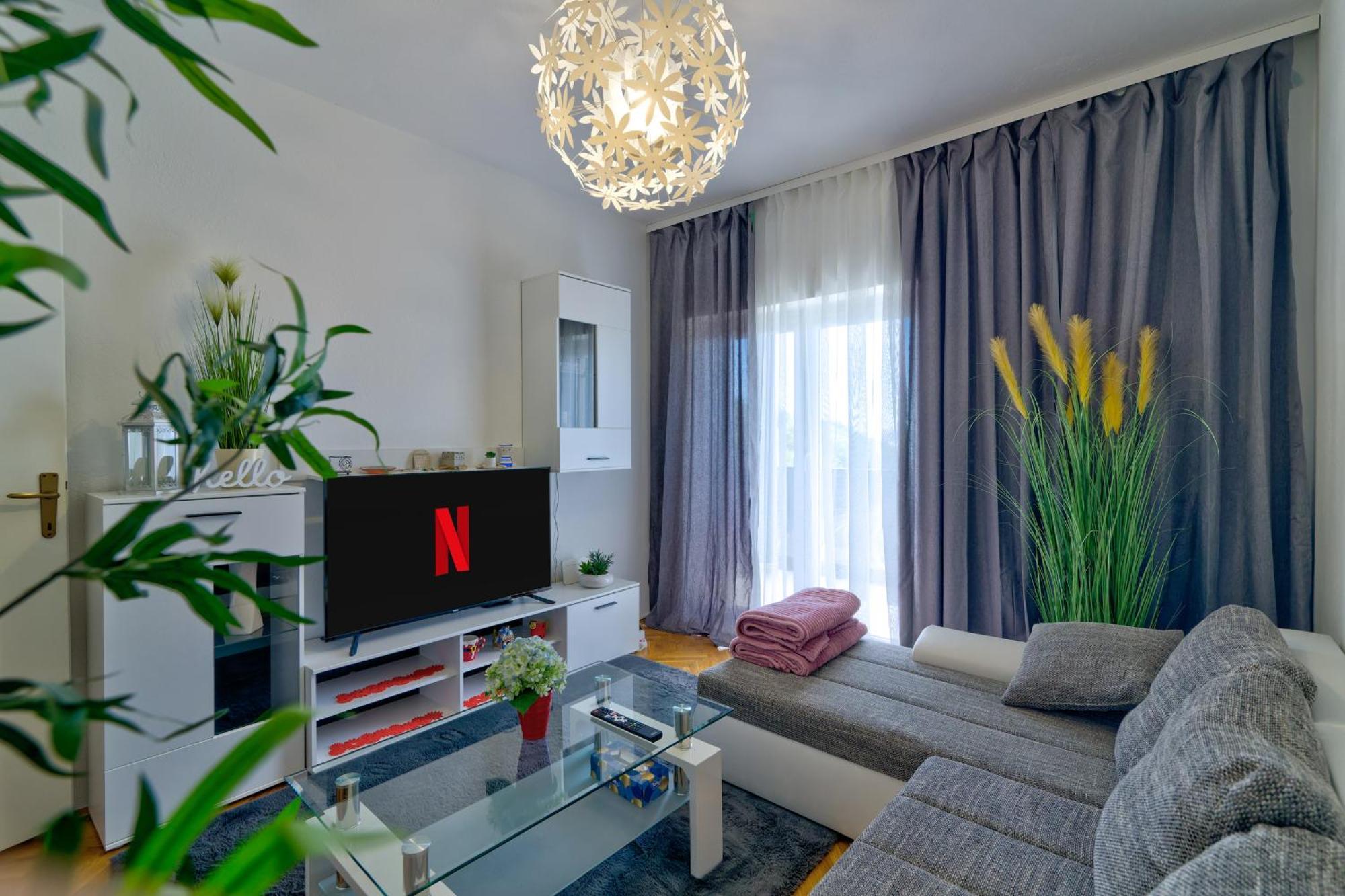 Apartments Maria Сень Экстерьер фото